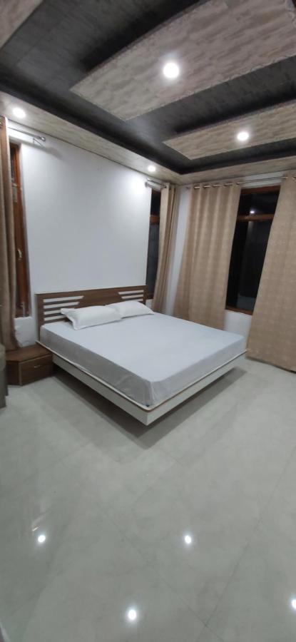 Solitude Inn Bnb Шимла Экстерьер фото
