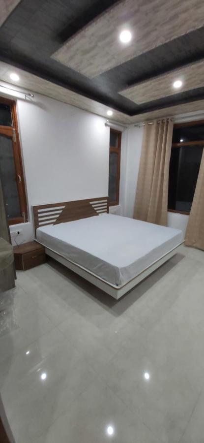 Solitude Inn Bnb Шимла Экстерьер фото